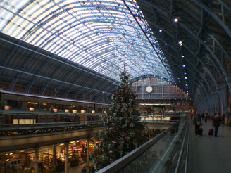 St. Pancras | 1/125 sec | f/8 | 12.0 mm | ISO 3200