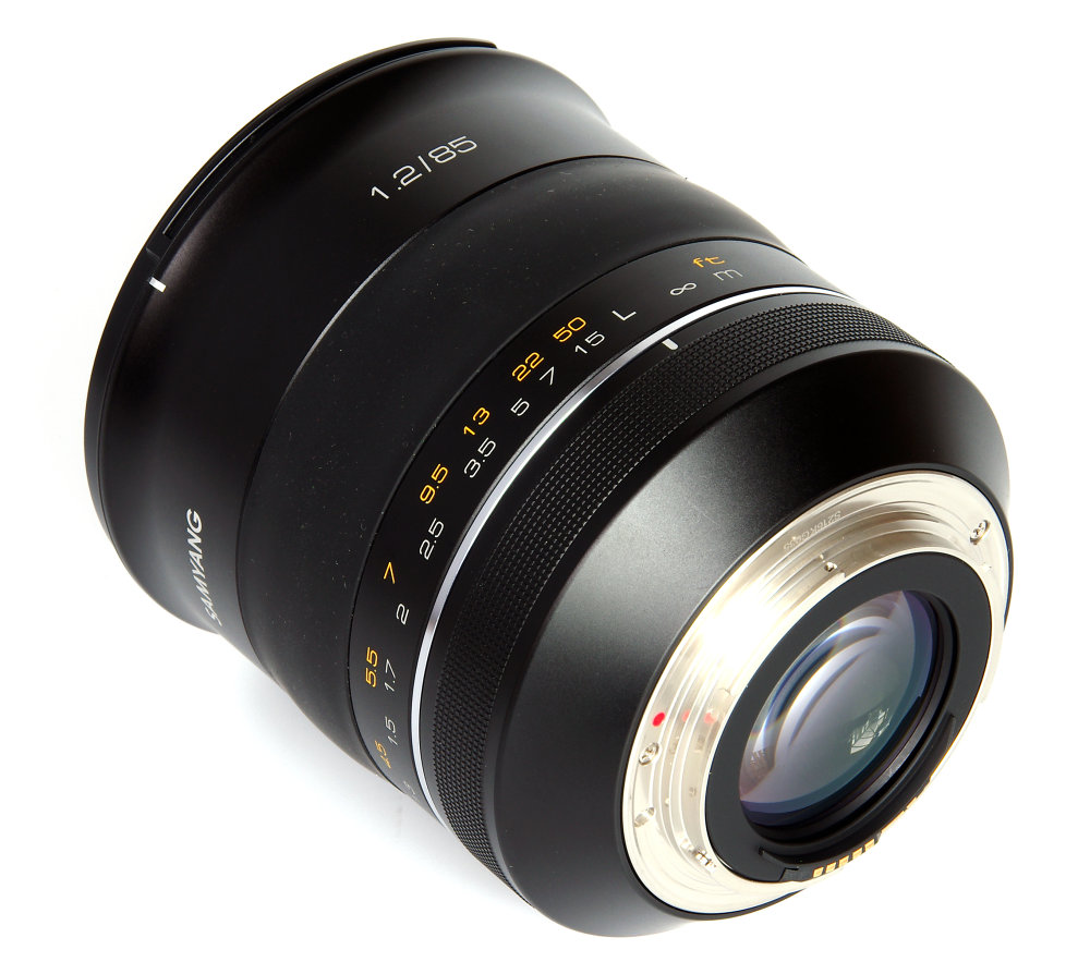 Samyang 85mm F1,2 Rear Oblique View