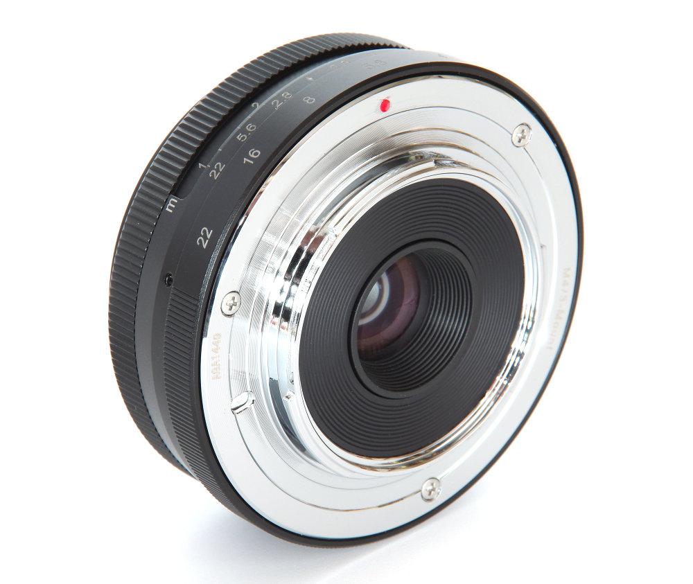 Meike 28mm F2,8 Rear Oblique View